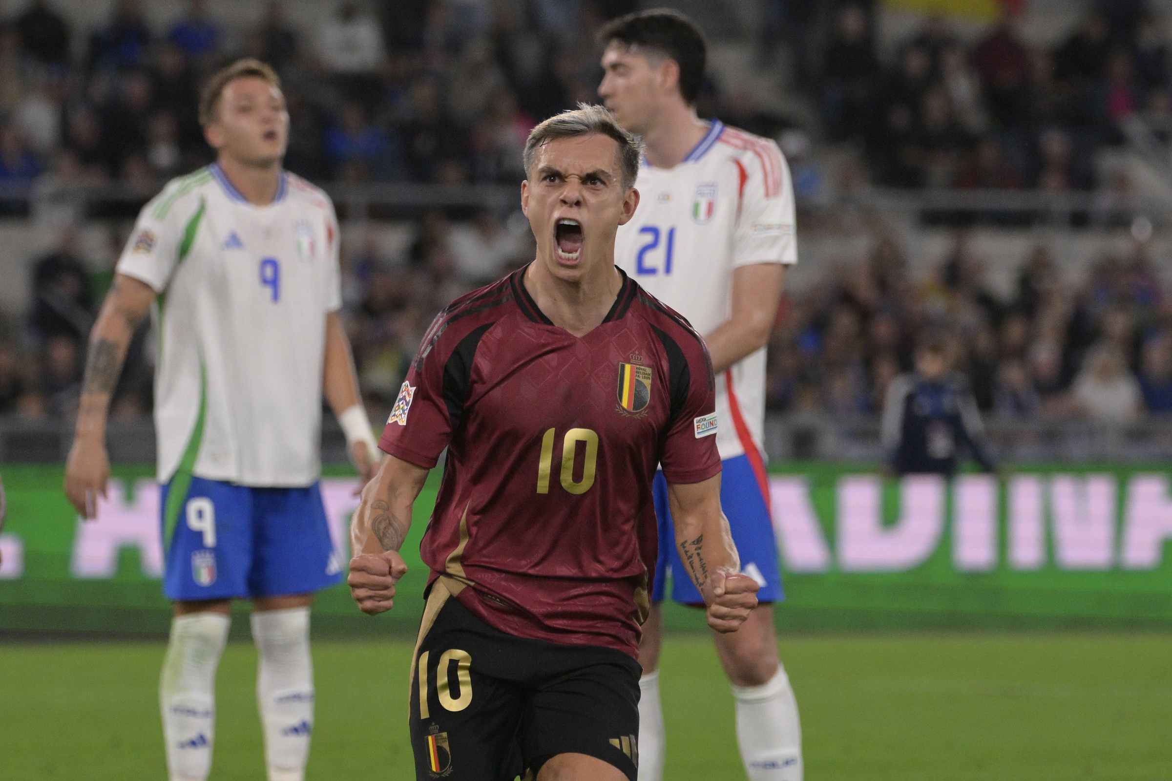 Trossard mừng bàn ấn định tỷ số 2-2 cho Bỉ trước Italy ở lượt ba bảng A2 Nations League trên sân Olimpico, Rome ngày 10/10. Ảnh: AP